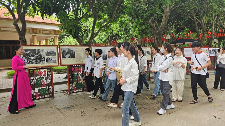 Hàng vạn du khách về thăm quê Bác dịp lễ 30/4- Ảnh 4.