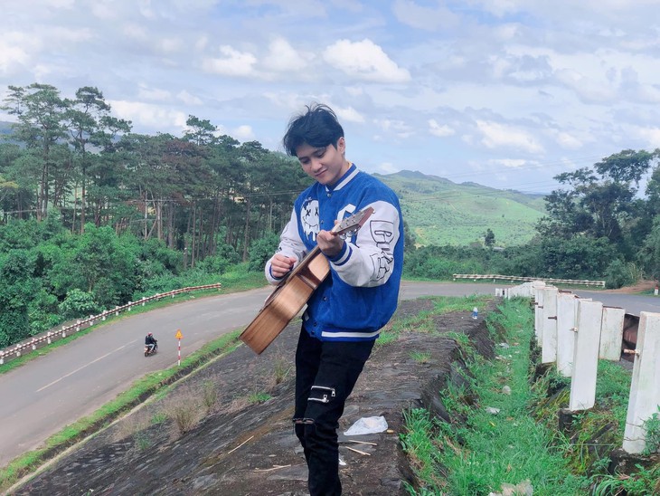 Bất ngờ trước profile TikToker Lê Công Trí: Visual sáng bừng, giọng hát ngọt ngào đốn tim các fan- Ảnh 1.