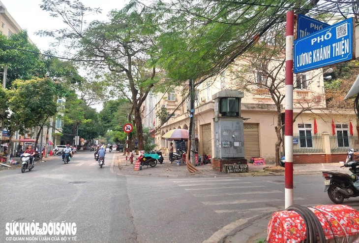 Cấm dừng đỗ xe ô tô trên phố ở Hải Phòng: Chủ phương tiện gặp khó, thành phố kêu gọi đấu thầu bãi đỗ xe- Ảnh 1.