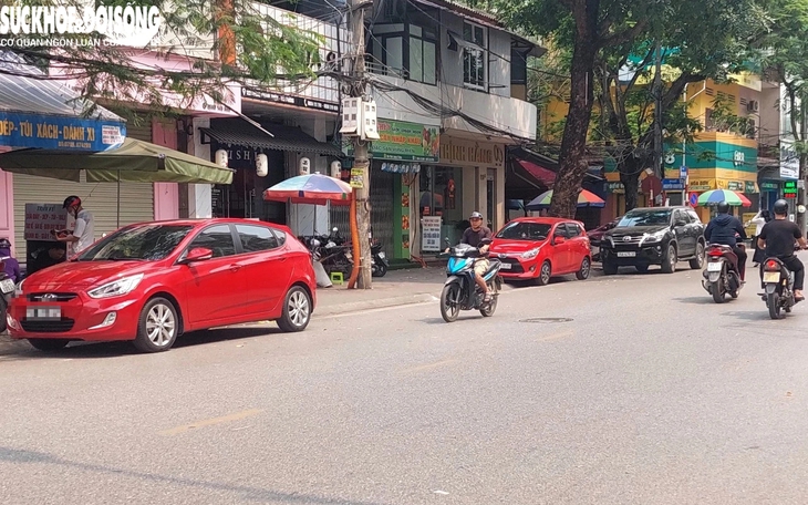 Cấm dừng đỗ xe ô tô trên phố ở Hải Phòng: Chủ phương tiện gặp khó, thành phố kêu gọi đấu thầu bãi đỗ xe