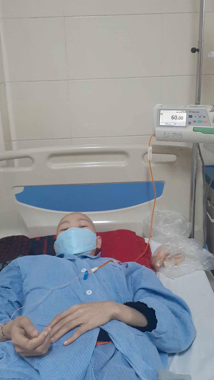 Vừa sinh con xong, người mẹ bất ngờ phát hiện bị ung thư nên kinh tế gia đình rơi vào kiệt quệ- Ảnh 1. Vừa sinh con xong, người mẹ bất ngờ phát hiện bị ung thư nên kinh tế gia đình rơi vào kiệt quệ- Ảnh 1.