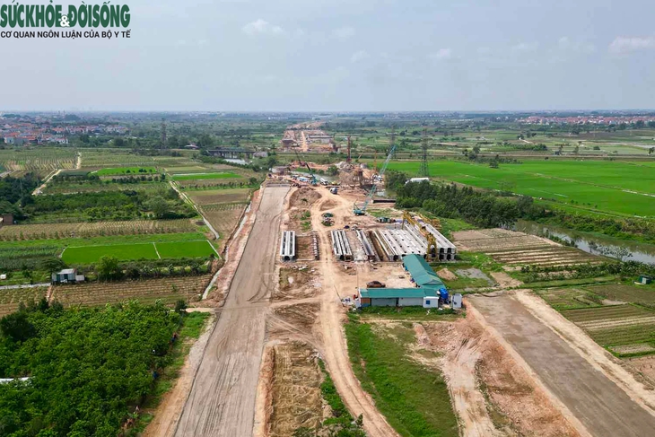 'Soi' tiến độ đường Vành đai 4 qua huyện Mê Linh sau 9 tháng thi công- Ảnh 1.