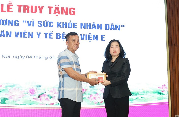 'Nghĩa cử hiến tạng của nhân viên y tế Bệnh viện E là gương điển hình lan tỏa về tấm lòng cao đẹp'- Ảnh 1. 'Nghĩa cử hiến tạng của nhân viên y tế Bệnh viện E là gương điển hình lan tỏa về tấm lòng cao đẹp'- Ảnh 1.