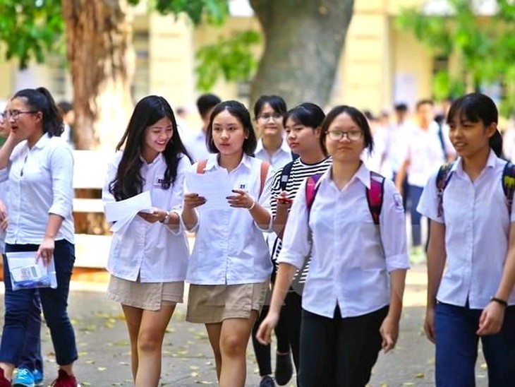 Hôm nay, học sinh lớp 12 Hà Nội thi thử tốt nghiệp THPT- Ảnh 1. Hôm nay, học sinh lớp 12 Hà Nội thi thử tốt nghiệp THPT- Ảnh 1.