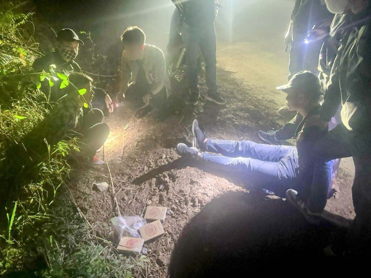 Bắt nhóm đối tượng vận chuyển 3 bánh heroin- Ảnh 1.