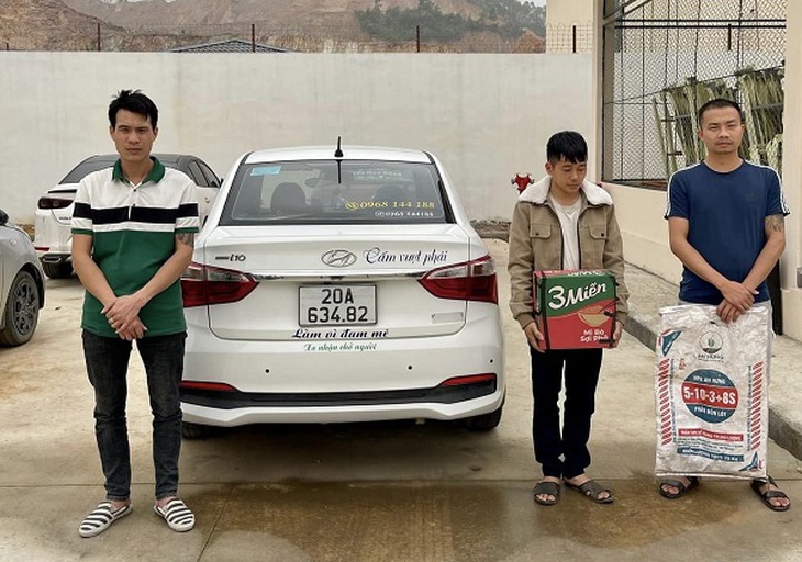 Khởi tố đối tượng buôn bán rắn hổ mang chúa dài 2 mét, nặng 8 kg- Ảnh 1.