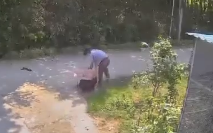 Video người đàn ông đánh "vợ hờ" tàn bạo giữa đường