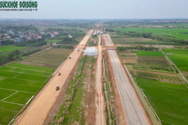 'Soi' tiến độ đường Vành đai 4 qua huyện Mê Linh sau 9 tháng thi công- Ảnh 12.