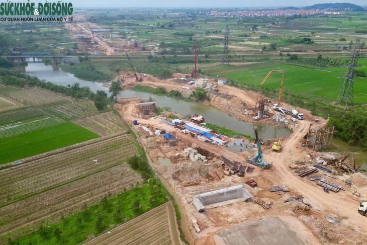 'Soi' tiến độ đường Vành đai 4 qua huyện Mê Linh sau 9 tháng thi công- Ảnh 7.