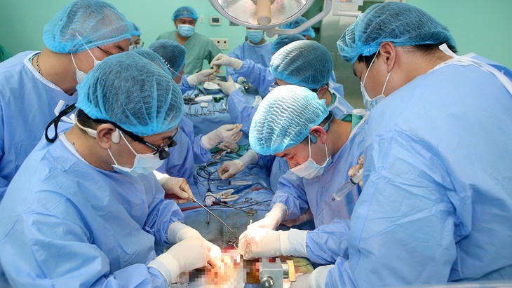 Để được xét tặng 'Thầy thuốc ưu tú', 'Thầy thuốc nhân dân' cần đáp ứng những tiêu chuẩn nào?- Ảnh 1.