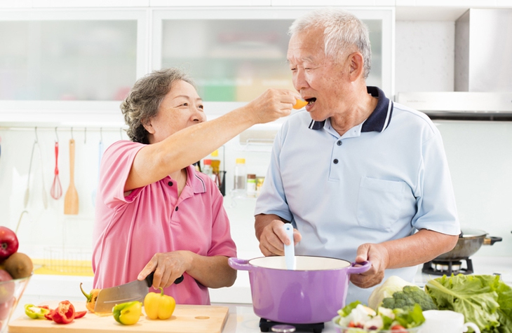 4 lưu ý về chế độ ăn của người cao tuổi trong mùa nắng nóng- Ảnh 1. 4 lưu ý về chế độ ăn của người cao tuổi trong mùa nắng nóng- Ảnh 1.