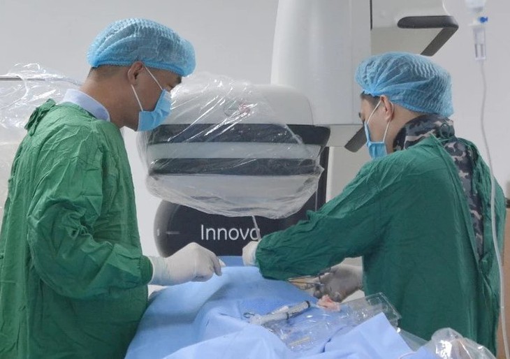 Bệnh viện Hữu nghị Đa khoa Nghệ An nút động mạch phế quản cứu sống bệnh nhân ho ra máu nặng- Ảnh 3. Bệnh viện Hữu nghị Đa khoa Nghệ An nút động mạch phế quản cứu sống bệnh nhân ho ra máu nặng- Ảnh 3.