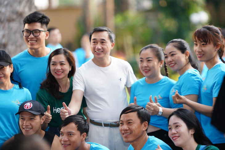 Thứ trưởng Bộ Y tế: Phong trào tập luyện lan tỏa mạnh mẽ trong cộng đồng sau mỗi chương trình Báo Sức khỏe và Đời sống phát động- Ảnh 2. Thứ trưởng Bộ Y tế: Phong trào tập luyện lan tỏa mạnh mẽ trong cộng đồng sau mỗi chương trình Báo Sức khỏe và Đời sống phát động- Ảnh 2.