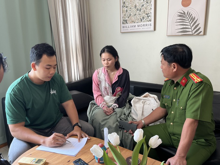 Giải cứu thành công 2 bé gái mất tích ở phố đi bộ Nguyễn Huệ- Ảnh 1. Giải cứu thành công 2 bé gái mất tích ở phố đi bộ Nguyễn Huệ- Ảnh 1.
