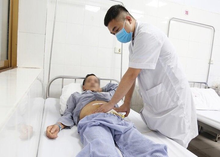 Bụng to, tiểu dắt, người đàn ông bất ngờ được phát hiện có bàng quang khổng lồ
- Ảnh 1. Bụng to, tiểu dắt, người đàn ông bất ngờ được phát hiện có bàng quang khổng lồ
- Ảnh 1.