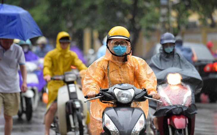 Miền Bắc duy trì trời mát kèm mưa dông, miền Nam nắng nóng