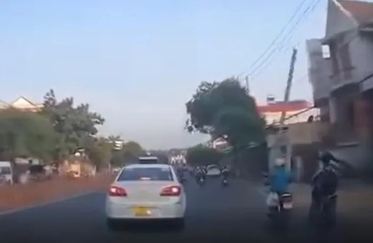 Chủ công trình để thanh gỗ rơi vào đầu người đi đường đã đền bù 42 triệu đồng- Ảnh 1.