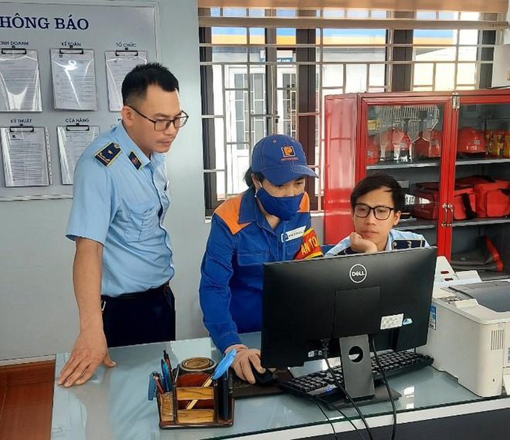 Quảng Ninh xử phạt 14 doanh nghiệp kinh doanh xăng dầu vi phạm về hóa đơn- Ảnh 1. Quảng Ninh xử phạt 14 doanh nghiệp kinh doanh xăng dầu vi phạm về hóa đơn- Ảnh 1.