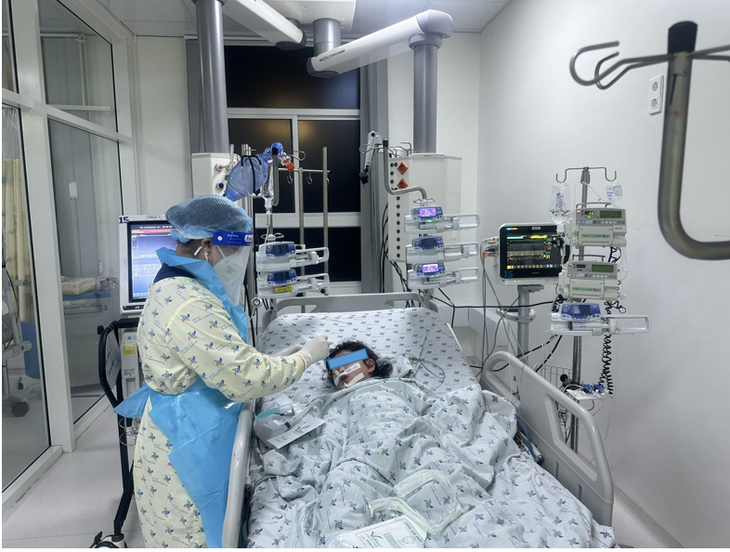 TPHCM: Bé gái 6 tuổi nguy kịch do nhiễm vi khuẩn não mô cầu- Ảnh 1. TPHCM: Bé gái 6 tuổi nguy kịch do nhiễm vi khuẩn não mô cầu- Ảnh 1.