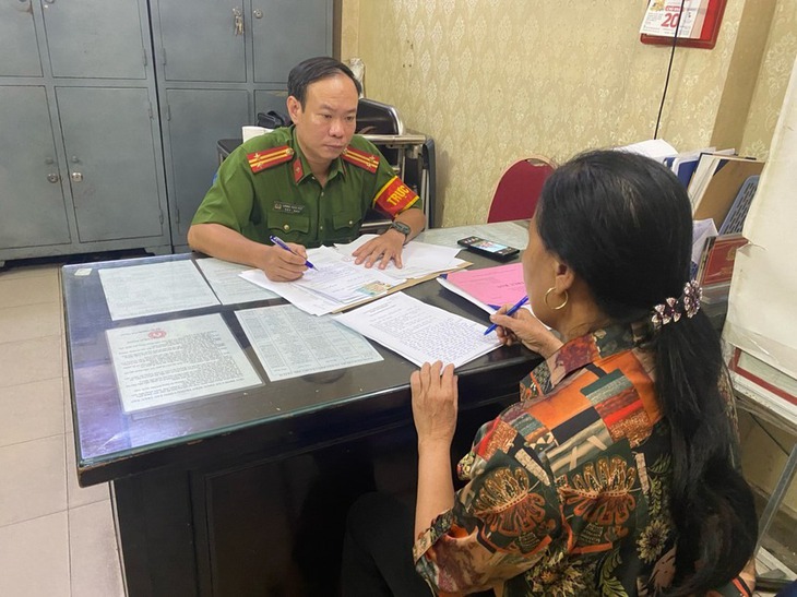 Thông tin 'tố' người bán hàng rong 'chặt chém' du khách 500.000 đồng 3 quả dứa là sai sự thật- Ảnh 2. Thông tin 'tố' người bán hàng rong 'chặt chém' du khách 500.000 đồng 3 quả dứa là sai sự thật- Ảnh 2.