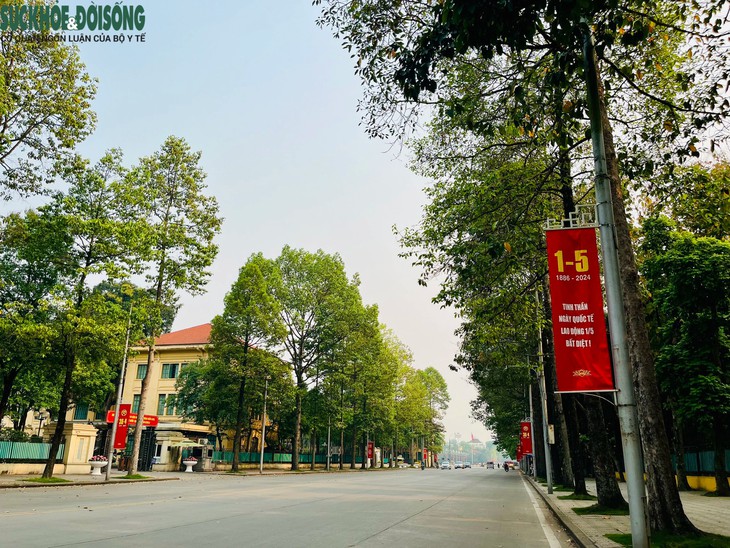 Ngắm Hà Nội bình yên trong kỳ nghỉ lễ 30/4 - 1/5- Ảnh 2.