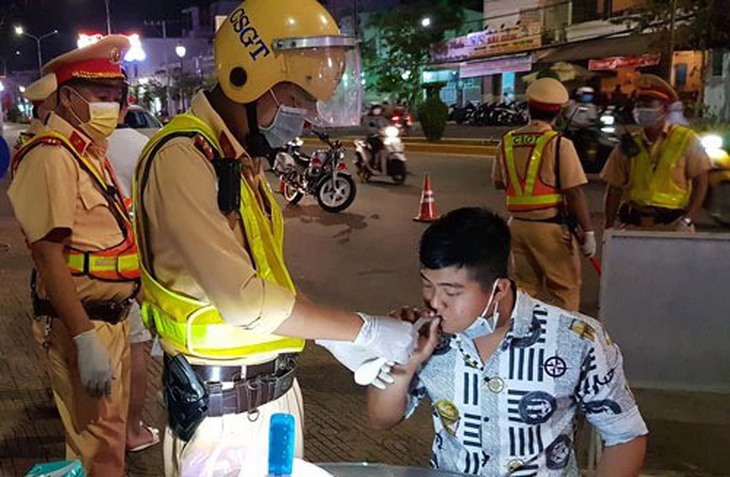 CSGT TPHCM xử phạt hơn 13 tỷ đồng trong 4 ngày lễ- Ảnh 1. CSGT TPHCM xử phạt hơn 13 tỷ đồng trong 4 ngày lễ- Ảnh 1.