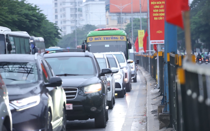 Đường phố Hà Nội quay lại cảnh ùn tắc sau 5 ngày nghỉ lễ