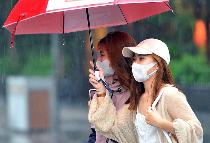 Miền Bắc mưa dông, nắng nóng ở miền Nam kéo dài- Ảnh 2. Miền Bắc mưa dông, nắng nóng ở miền Nam kéo dài- Ảnh 2.
