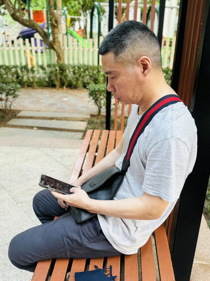 Vợ NSND Công Lý từng bị nghi ngờ 'kiếm cớ chồng ngã bệnh để bán nhà lấy tiền'- Ảnh 1. Vợ NSND Công Lý từng bị nghi ngờ 'kiếm cớ chồng ngã bệnh để bán nhà lấy tiền'- Ảnh 1.
