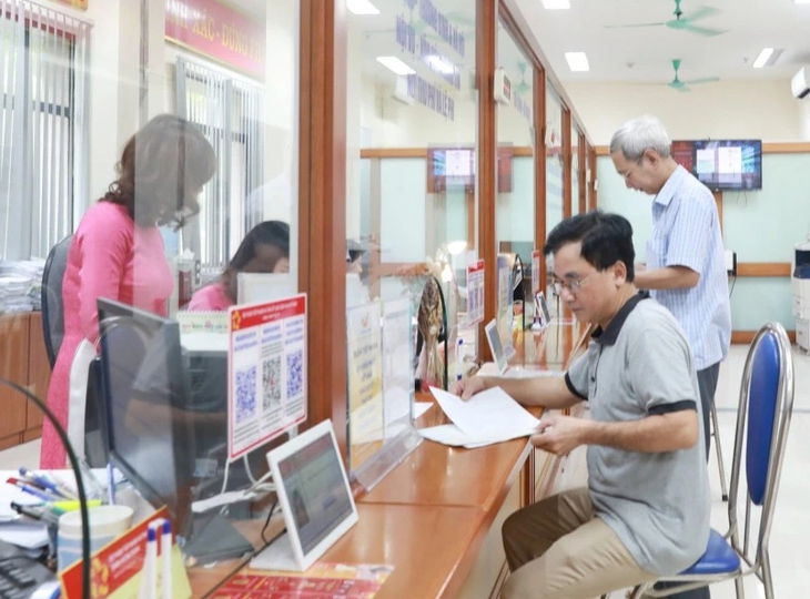 Từ 1/6, tất cả người Hà Nội thanh toán phí, lệ phí qua QR code tại bộ phận 'một cửa'- Ảnh 1.