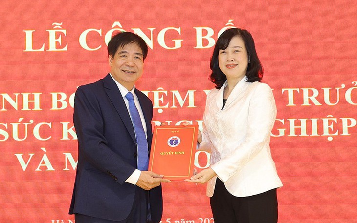 Bộ Y tế công bố quyết định điều động, bổ nhiệm Viện trưởng Viện Sức khỏe nghề nghiệp và môi trường