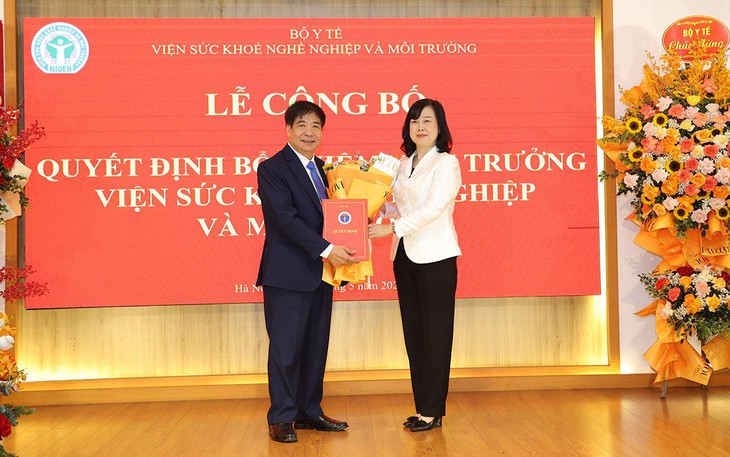 Bộ Y tế công bố quyết định điều động, bổ nhiệm Viện trưởng Viện Sức khoẻ nghề nghiệp và môi trường- Ảnh 1. Bộ Y tế công bố quyết định điều động, bổ nhiệm Viện trưởng Viện Sức khoẻ nghề nghiệp và môi trường- Ảnh 1.