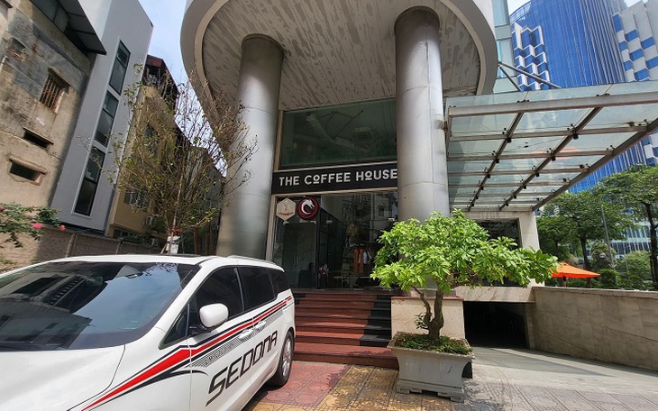 7 người bị thương ở The Coffee House: Tấm kính rơi có thuộc sự quản lý của tòa nhà?