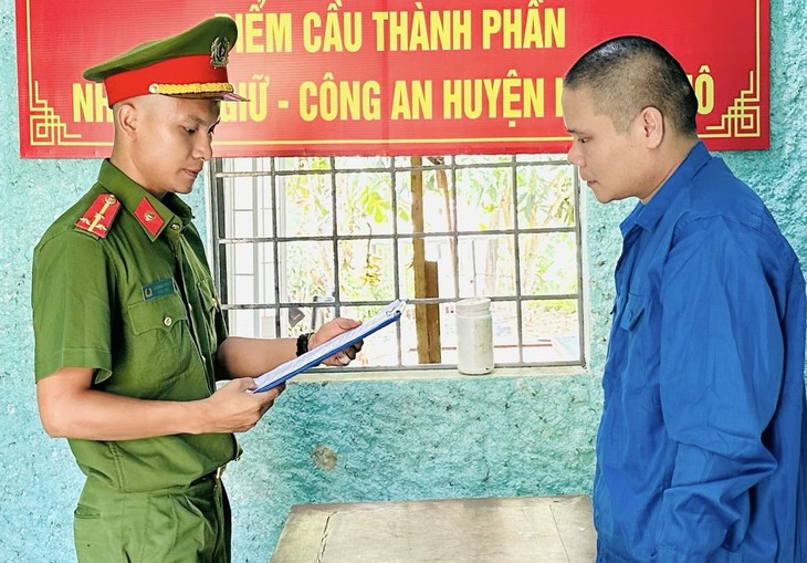 Giả gái dụ đàn ông gửi ảnh khiêu dâm để tống tiền- Ảnh 1.