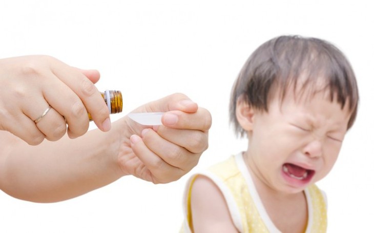 6 sai lầm cha mẹ cần tránh khi cho trẻ uống thuốc- Ảnh 1. 6 sai lầm cha mẹ cần tránh khi cho trẻ uống thuốc- Ảnh 1.