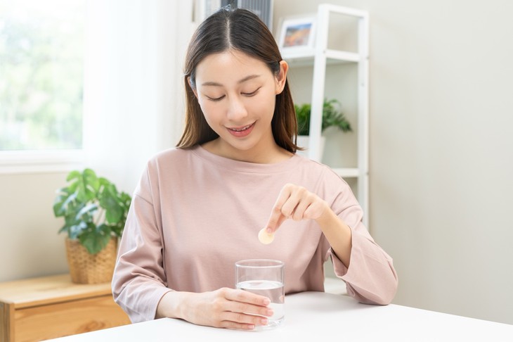 Dùng thuốc hạ sốt gì khi bị sốc nhiệt, lả nhiệt mùa nắng nóng?- Ảnh 2. Dùng thuốc hạ sốt gì khi bị sốc nhiệt, lả nhiệt mùa nắng nóng?- Ảnh 2.