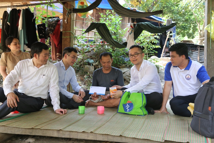 Tuổi trẻ ngành y tế khám bệnh, cấp phát thuốc miễn phí cho người dân quê hương Đại tướng Võ Nguyên Giáp- Ảnh 12.