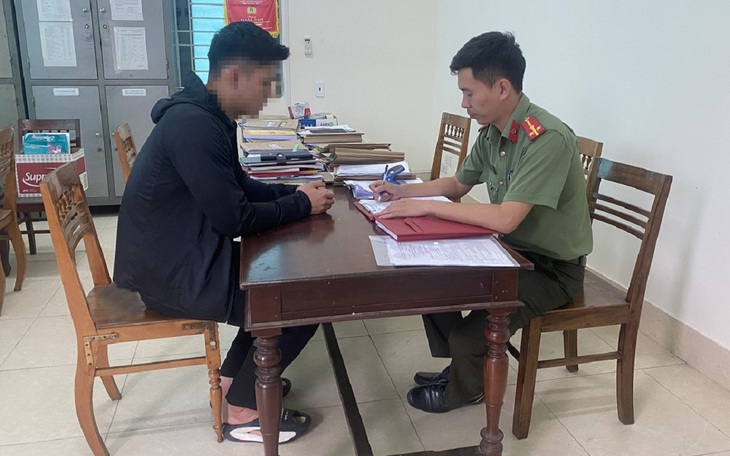 Bị kiểm tra nồng độ cồn, nam thanh niên xúc phạm công an, đăng tin sai sự thật lên mạng