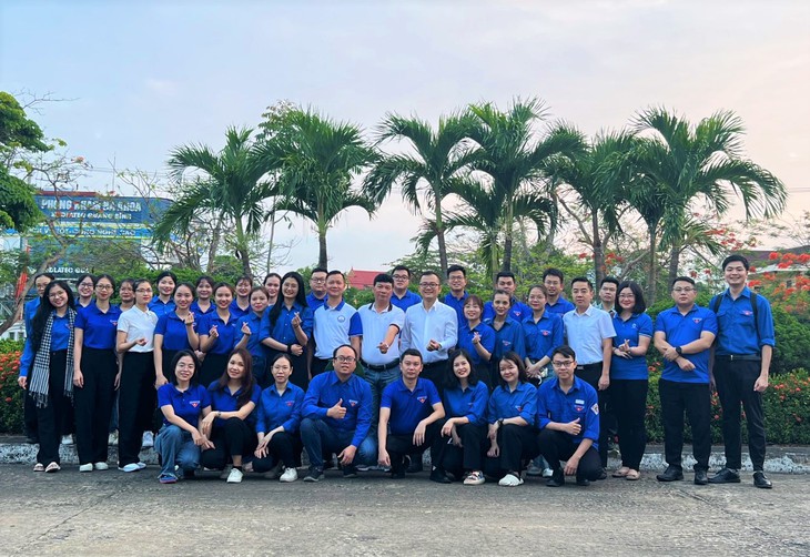 Tuổi trẻ ngành y tế khám bệnh, cấp phát thuốc miễn phí cho người dân quê hương Đại tướng Võ Nguyên Giáp- Ảnh 3.