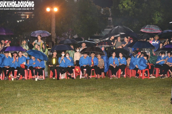 Đặc sắc màn biểu diễn của kỵ binh tại lễ hội Làng Sen- Ảnh 11.