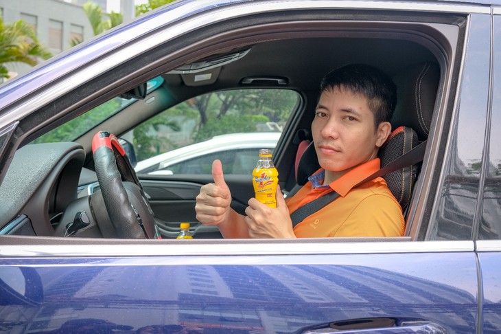 Người lao động mệt mỏi dưới trời nắng nóng- Ảnh 3.