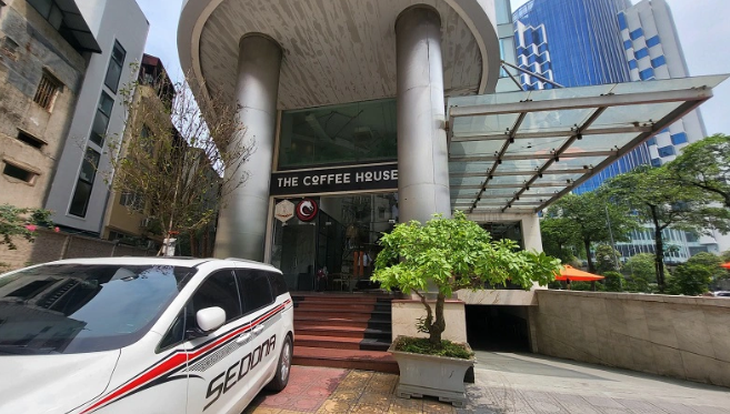Thực hư thông tin The Coffee House hỗ trợ bác sĩ bị kính rơi vào người 117 triệu đồng?- Ảnh 2.
