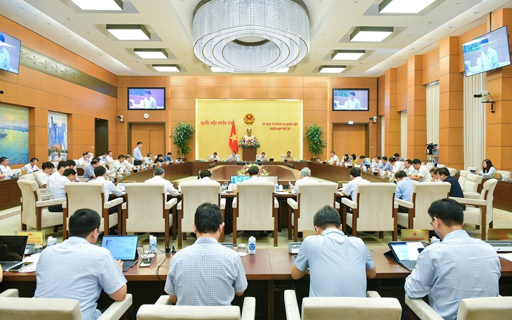 ‘Đã tổ chức đấu thầu nhưng giá vàng trong nước liên tục tăng cao’