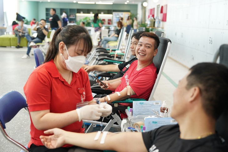 Gần 200 thành viên AIA Việt Nam tham gia hiến máu nhân đạo- Ảnh 3.