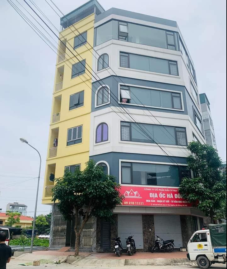 Nữ sinh rơi từ tầng cao xuống đất, tử vong thương tâm ở Hà Nội- Ảnh 1.