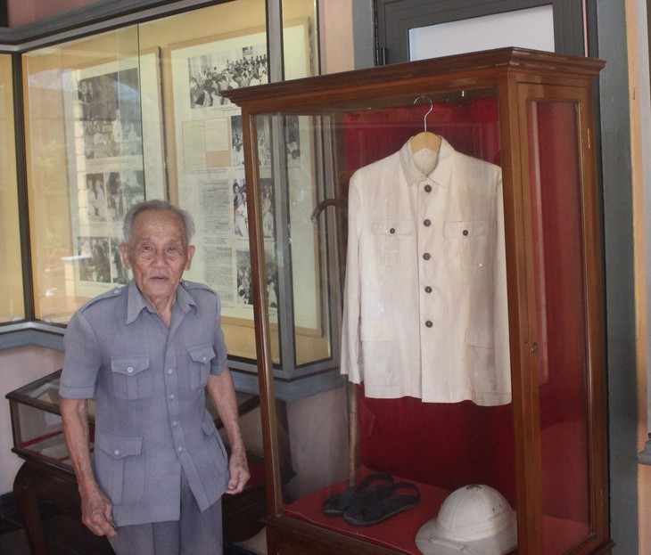 Thăm Khu tưởng niệm Bác Hồ trong khuôn viên của gia đình một cựu chiến binh- Ảnh 3. Thăm Khu tưởng niệm Bác Hồ trong khuôn viên của gia đình một cựu chiến binh- Ảnh 3.