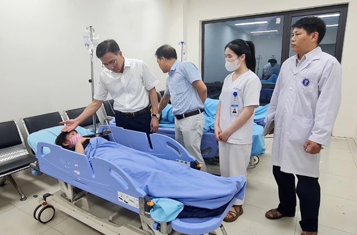 Thủ tướng chỉ đạo tập trung cứu chữa người vụ ngộ độc thực phẩm tại Vĩnh Phúc- Ảnh 1.