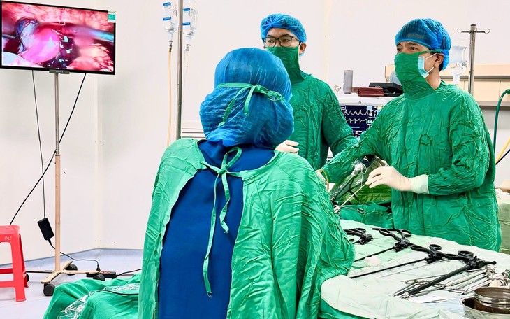 Cực kỳ hiếm gặp, mẹ bầu mang thai tự nhiên cùng lúc có 1 thai trong tử cung và 1 thai ngoài tử cung