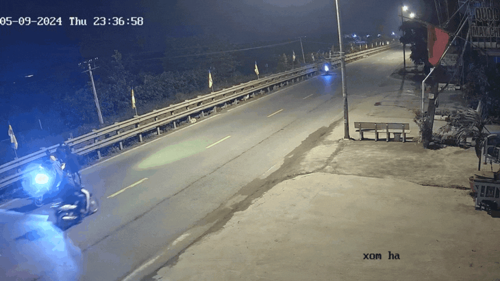 Video 4 thanh niên dùng dao uy hiếp, cướp xe trên Quốc lộ 1A- Ảnh 2. Video 4 thanh niên dùng dao uy hiếp, cướp xe trên Quốc lộ 1A- Ảnh 2.