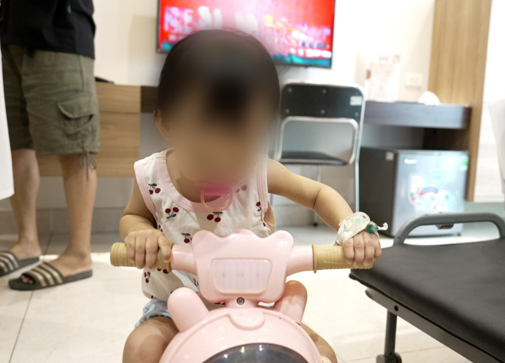 Bé 17 tháng tuổi bị sỏi niệu đạo hiếm gặp- Ảnh 2.